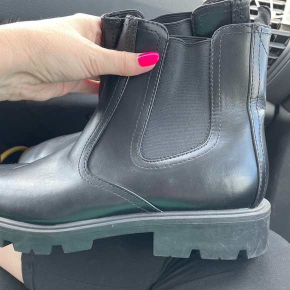 Nine West Black Leather Chelsea Ankle Boots NWOB Sz 10 - Picture 2 of 7